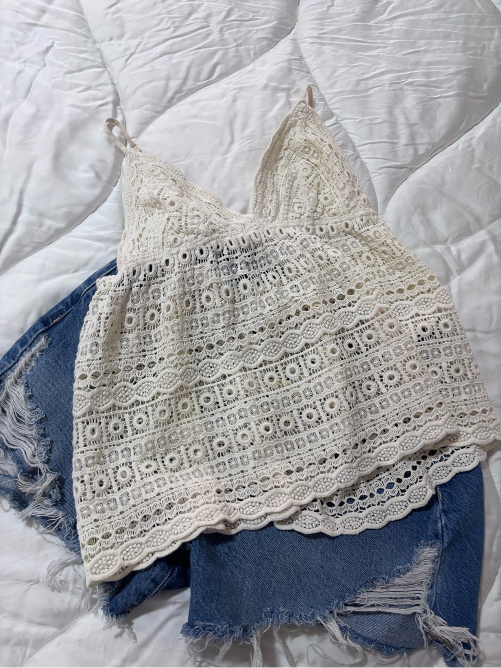 Kimchi Blue  Anthropologie Ivory Crochet Lace V-Neck Cami
